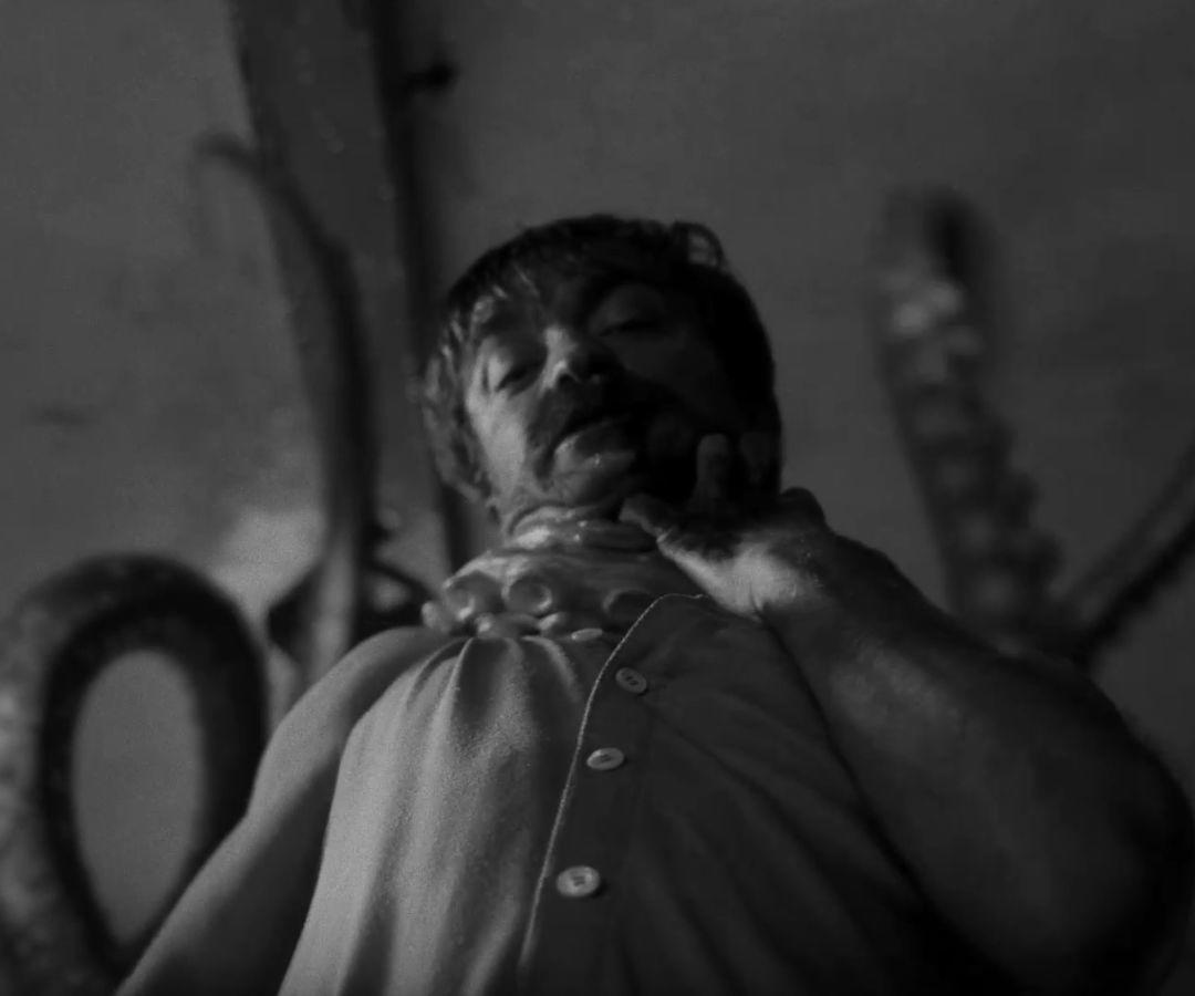 老拍床戏的暮光男，这次连美人鱼都不放过