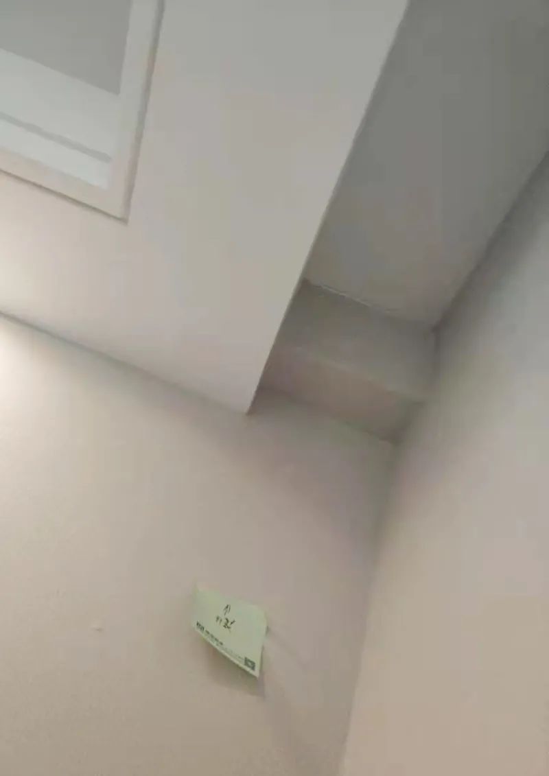 「验房案例」济南站|地板起灰划伤、壁纸不平、灯带脱落