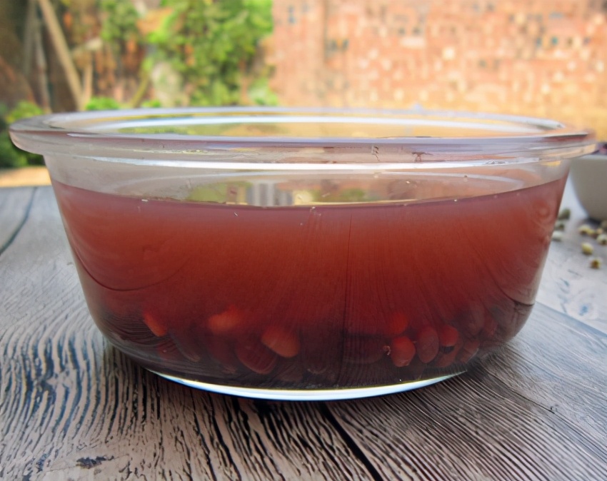 现在这个季节喝红豆薏米汤好不好,食疗养生红豆薏米汤这么吃才祛湿