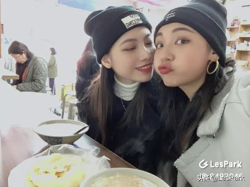 看完这对超甜LES拉拉CP,我先弯为敬