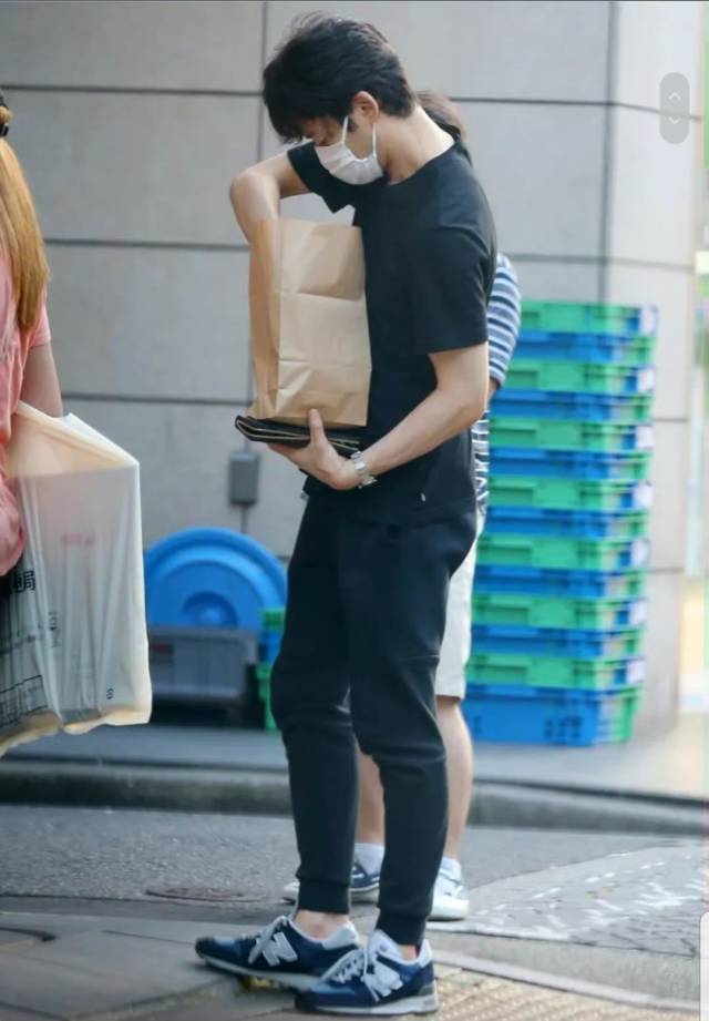 娱乐圈50岁仍单身的男明星,50岁还单身的男生