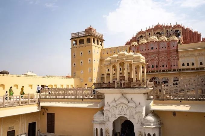 印度这座老城，房子都是粉色，去亚洲最豪华电影院只要几十元