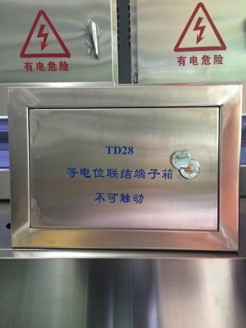 卫生间灰白格子效果图,卫生间墙面最佳设计图