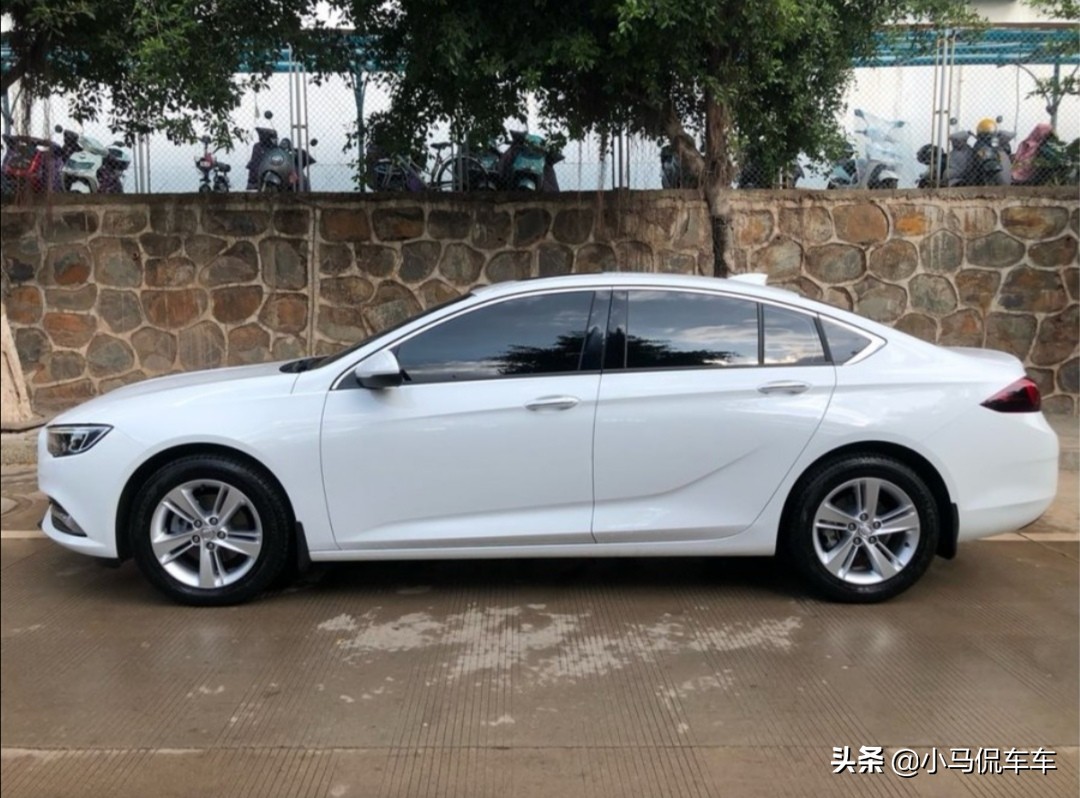 我想入手别克君威1.5T精英型，全款和*款贷**买各要准备多少钱