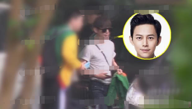 何炅和小鲜肉携手逛街,何炅与神秘男子深夜街头亲密互动