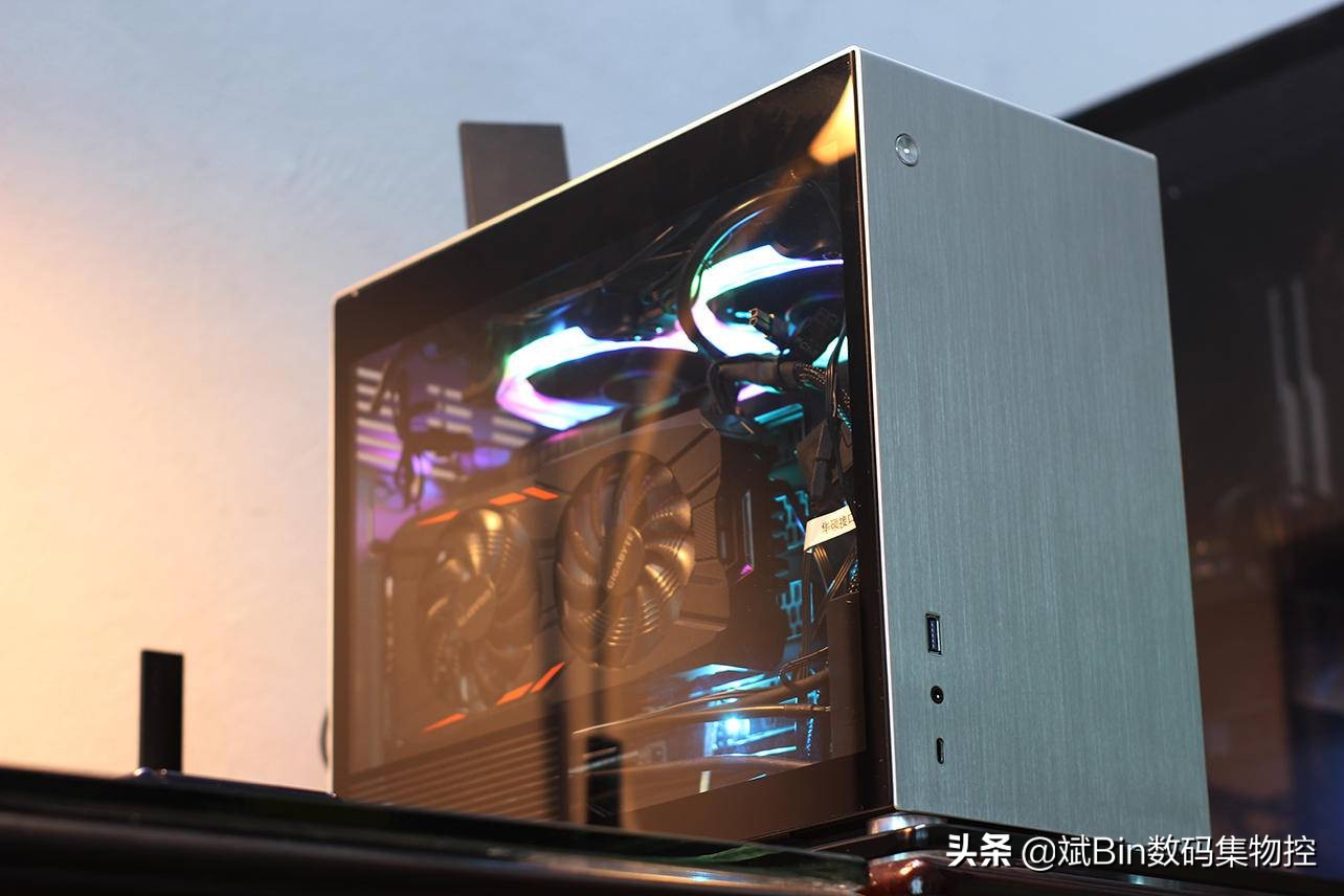 乔思伯v10机箱硬盘放哪里,乔思伯u4plus和v10