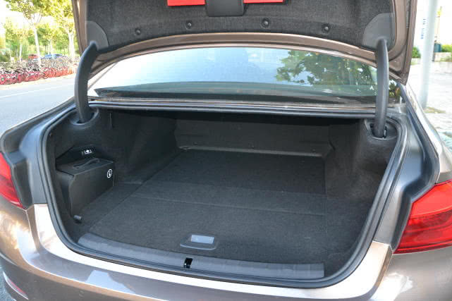 宝马530le混动可以边跑边充电吗,宝马530le新能源驾驶感受