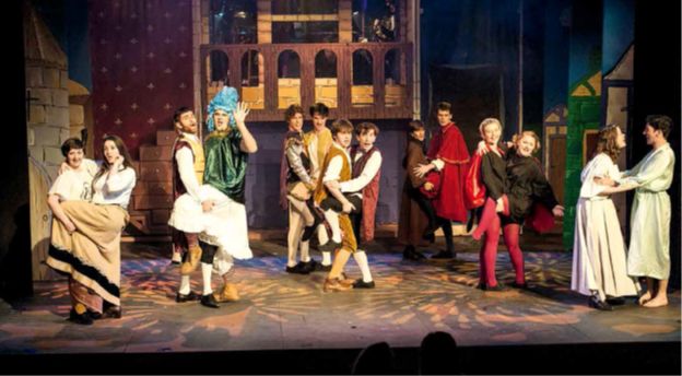 为什么欧美演员素质高,为什么欧美男演员普遍高大