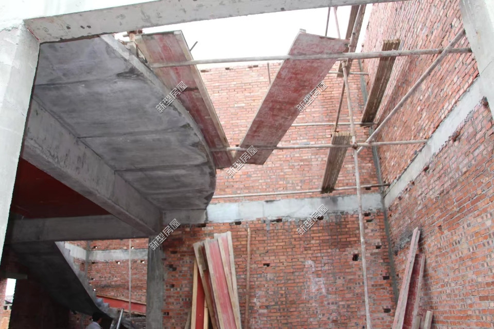 农村自建房为什么不要建旋转楼梯,农村自建房包工头不施工