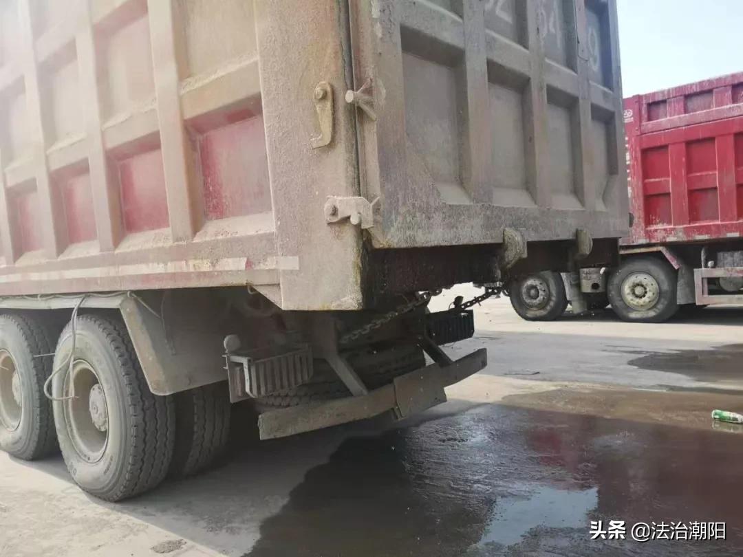 百吨王卡车落水,百吨王货车压塌大桥