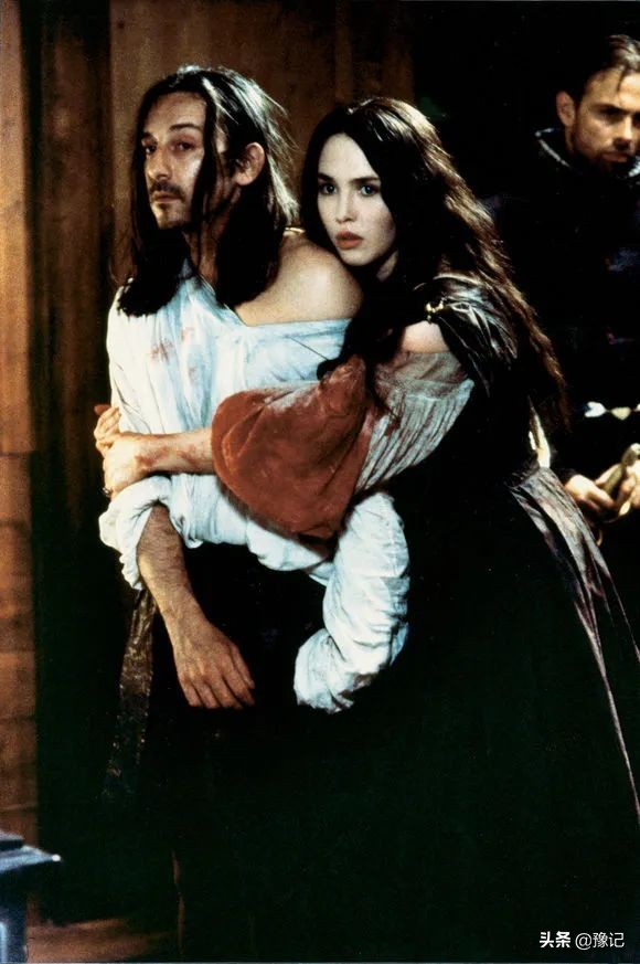 短袖怎么变成内衣,怎么把短袖变成内衣