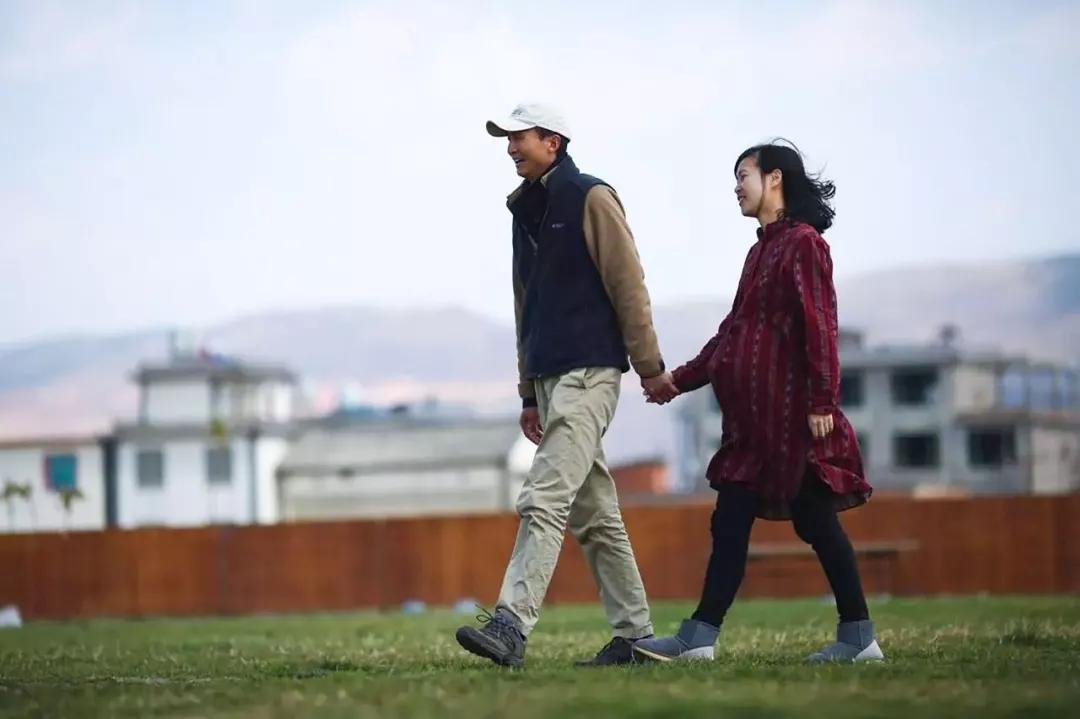 他在大理租下23个足球场大的地方，种菜、养牛、建农场日子过成诗