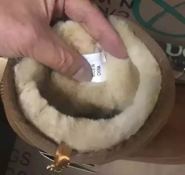 这个坑中国游客的名牌摊上事了……