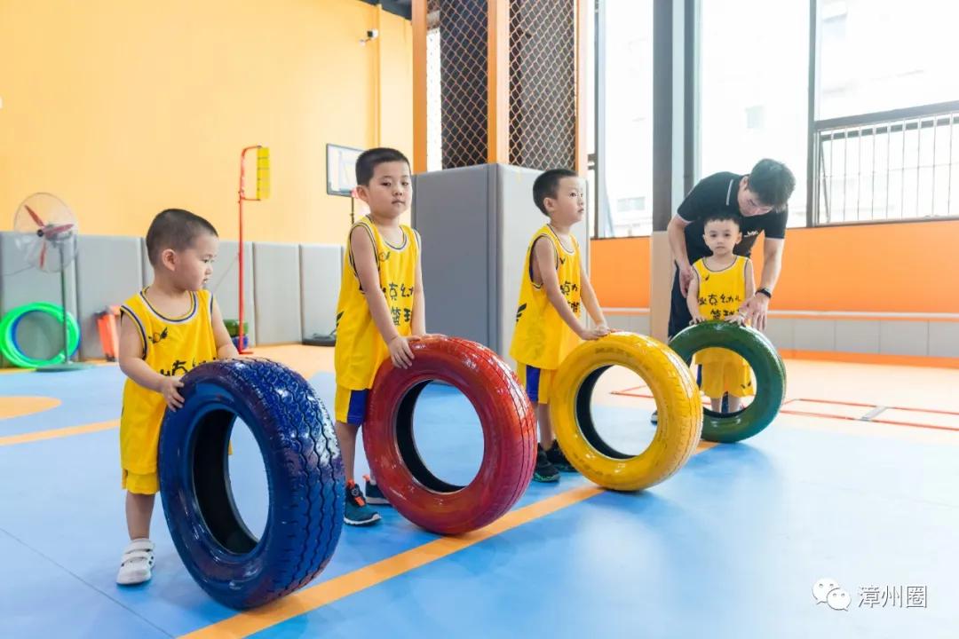 万达附近室内篮球班,万达金街二楼儿童篮球