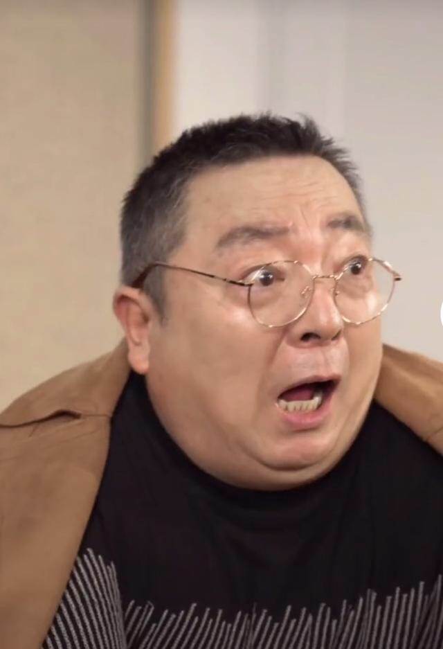 高龄生子、嫁神秘富商、退休成网红，“童年回忆”们变样了吗？