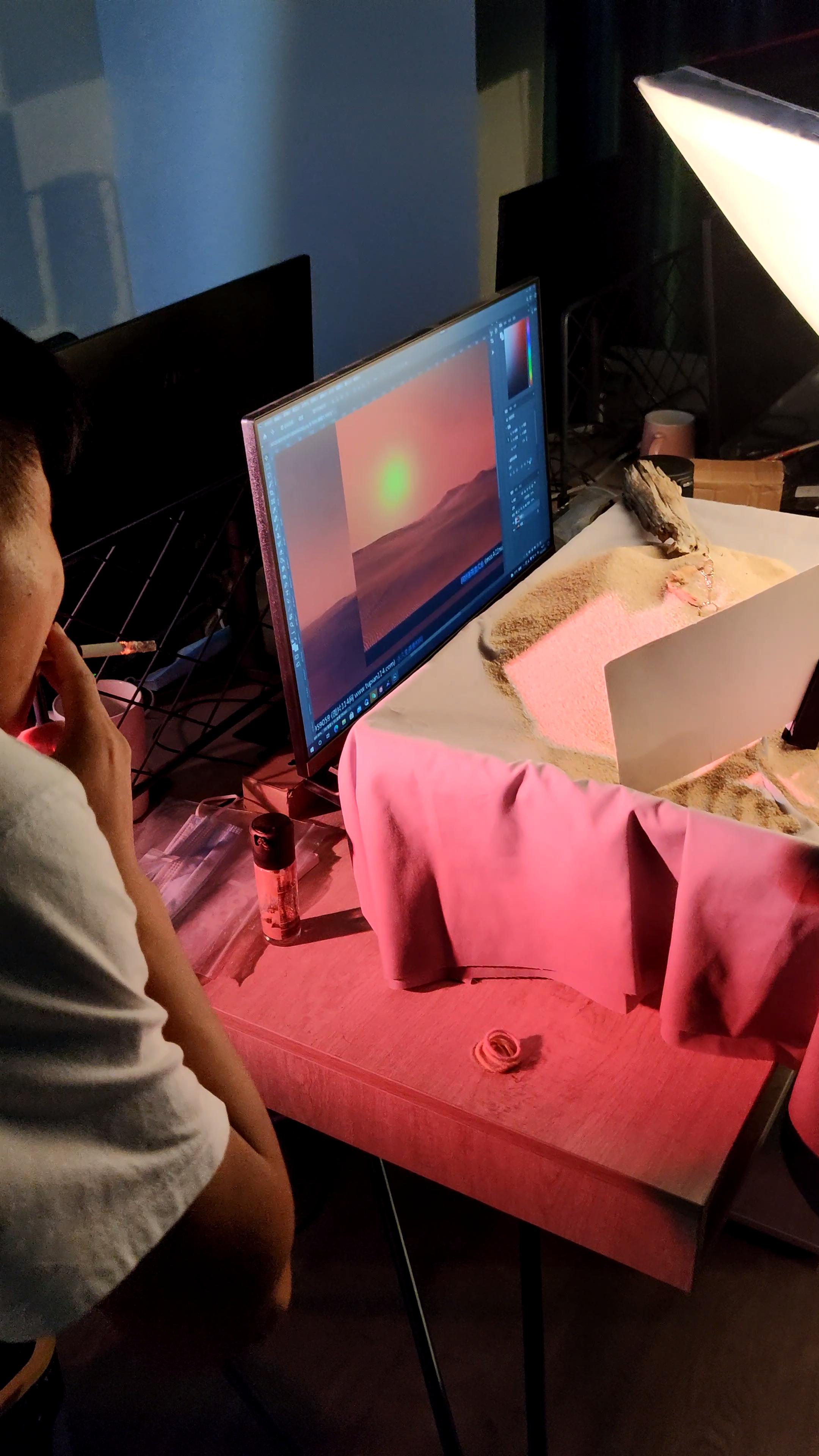 国外人为什么喜欢戴夸张戒指,外国明星都喜欢骷髅戒指