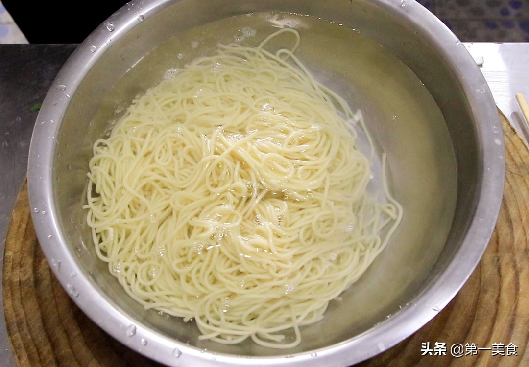 炸酱面最正宗的做法酱汁,这才是正宗做炸酱面的正确方法