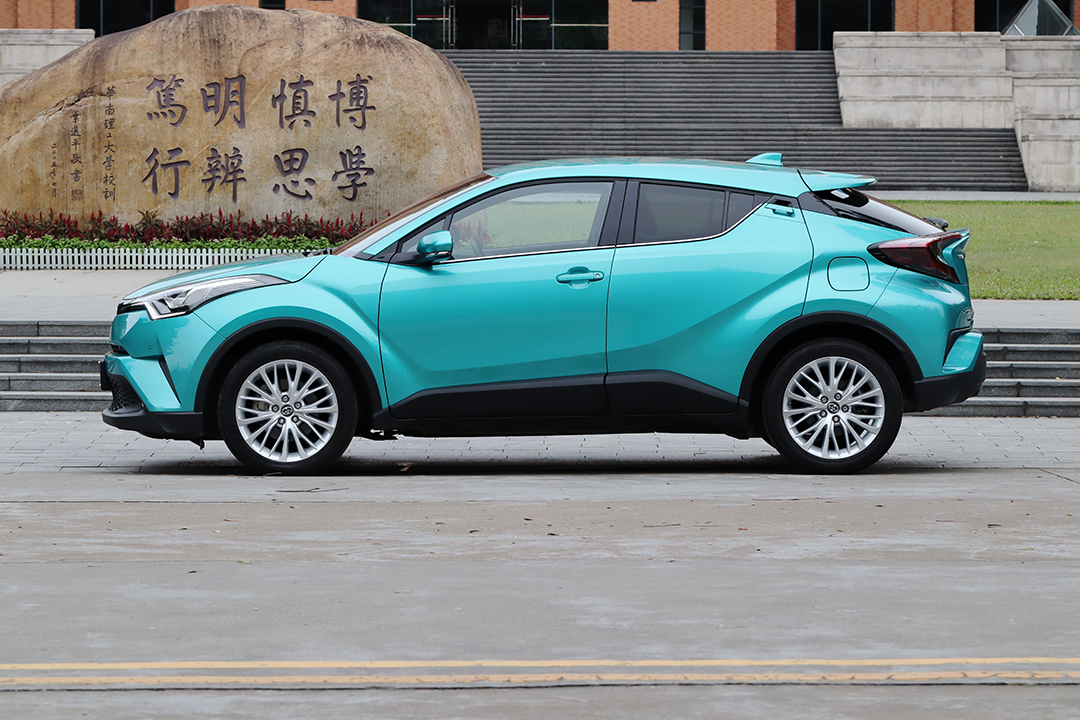 chr换18寸轮胎可以升高多少,chr更换225轮胎更稳了