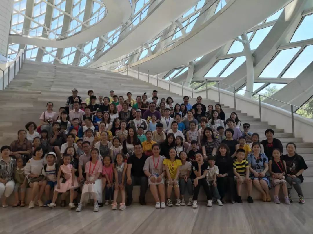 首都艺术家协会秘书长刘建——听家长讲述“红门”里的他