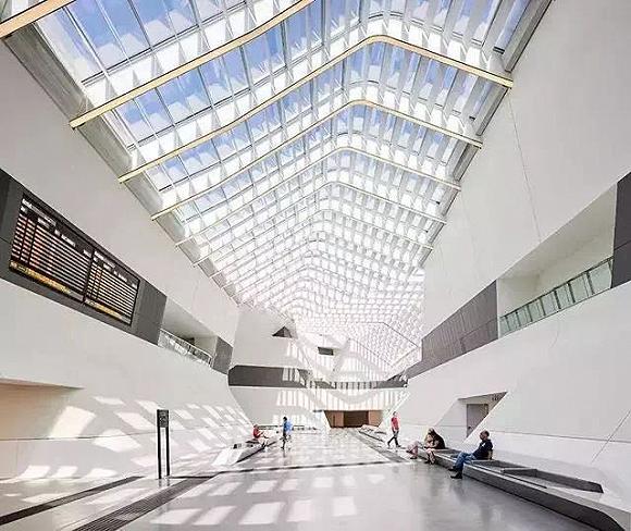 “世界有360度,我们为什么只坚持一个方向?”