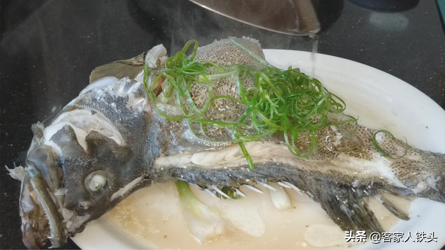 美味的鲜鱼做法,饭店外焦里嫩的鱼做法