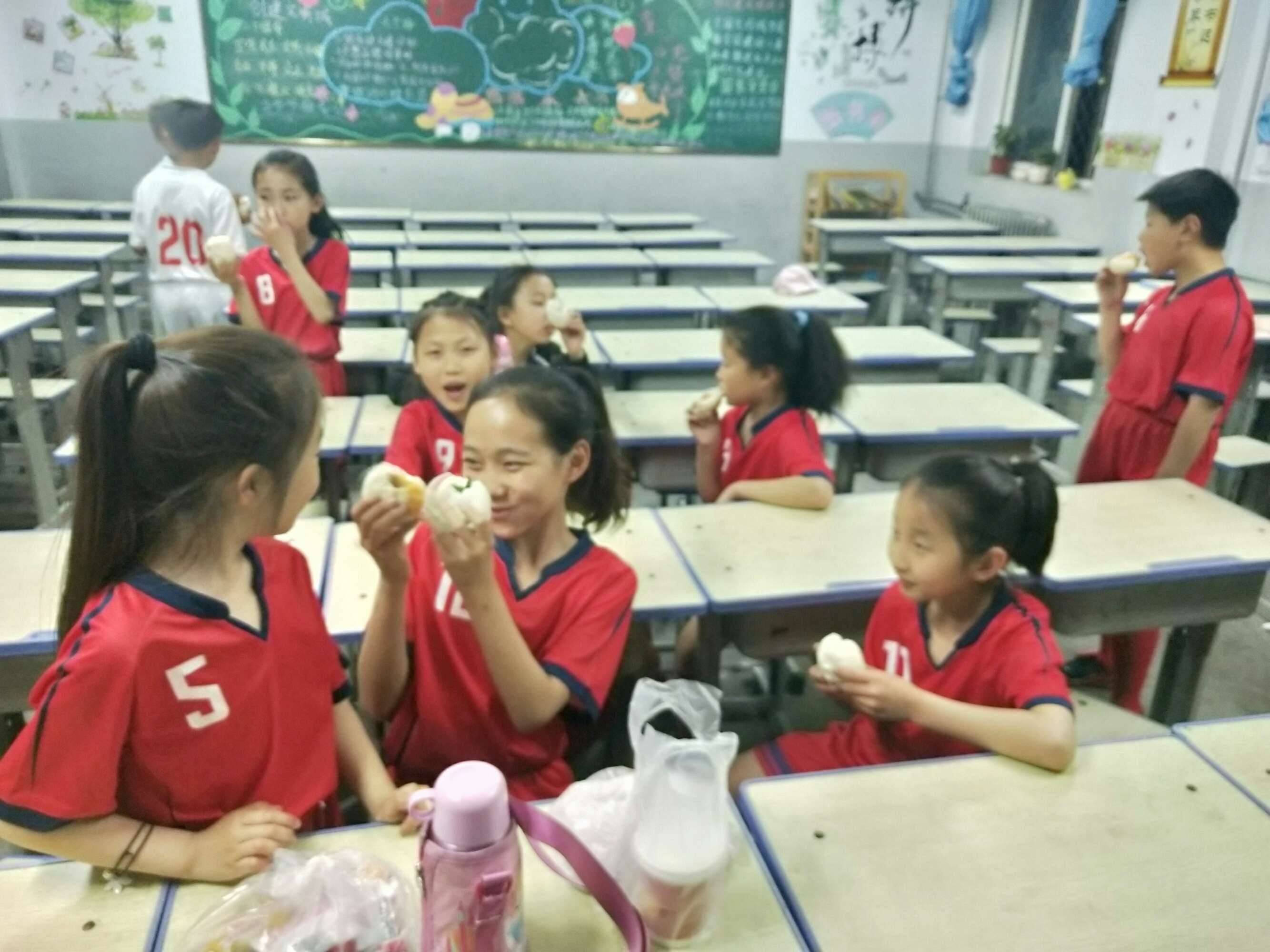 灏忓缁忓吀璇佃娲诲姩鍦嗘弧钀藉箷,灏忓瀹岀編鏀跺畼鍥炲繂鎴愰暱鍘嗙▼