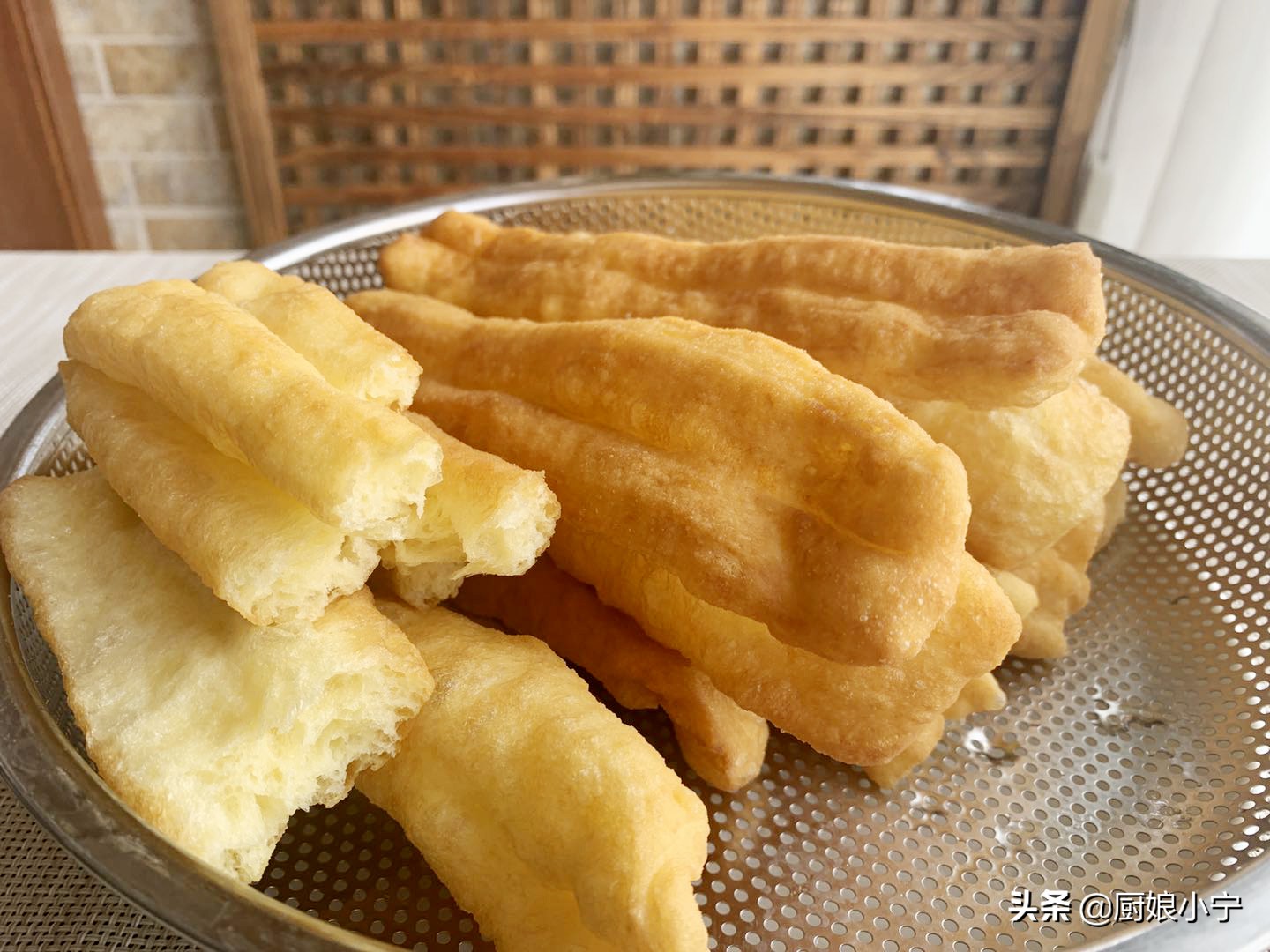快速炸油条不醒面的方法和配方,油条不发面怎么炸出来又软又蓬松