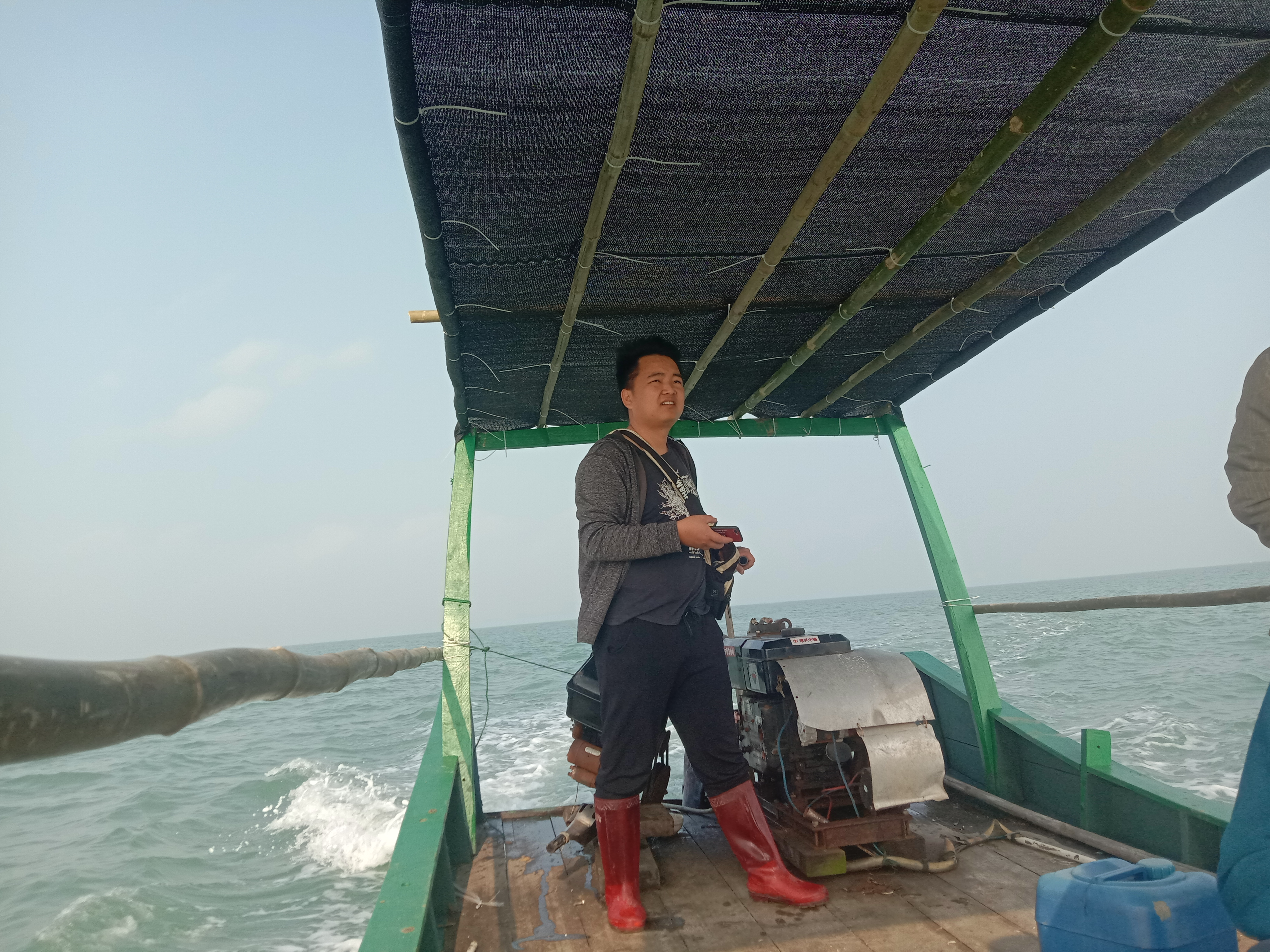 初次出海钓鱼的视频,钓鱼人第一次出海钓鱼