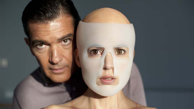 女朋友强烈安利我《吾栖之肤》，她到底啥意思？