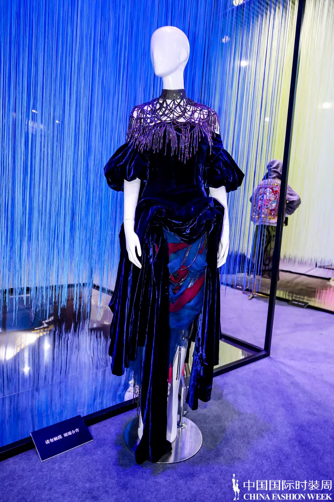 用丝线牵引时尚|“天锦地绣·华夏大美”刺绣艺术展精彩纷呈