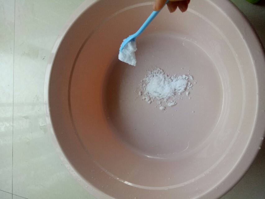 房子潮湿用热水拖地还是凉水拖地,复合地板拖地后地面潮湿怎么办