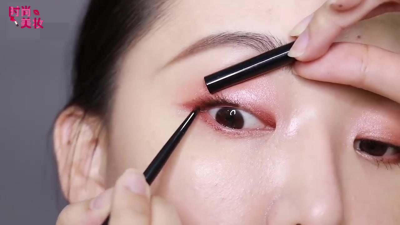 美妆视频教程亮闪闪粉色妆容,美妆教程简单又好看