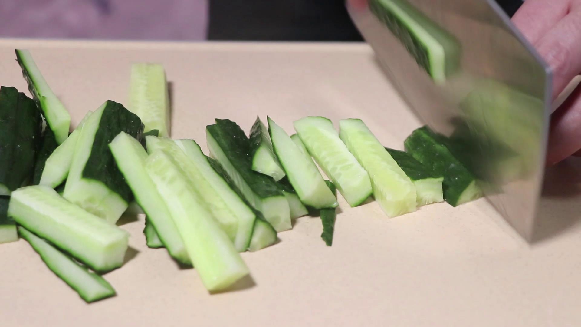 怎样腌黄瓜又脆又好吃,腌黄瓜好吃有秘诀一天就能吃