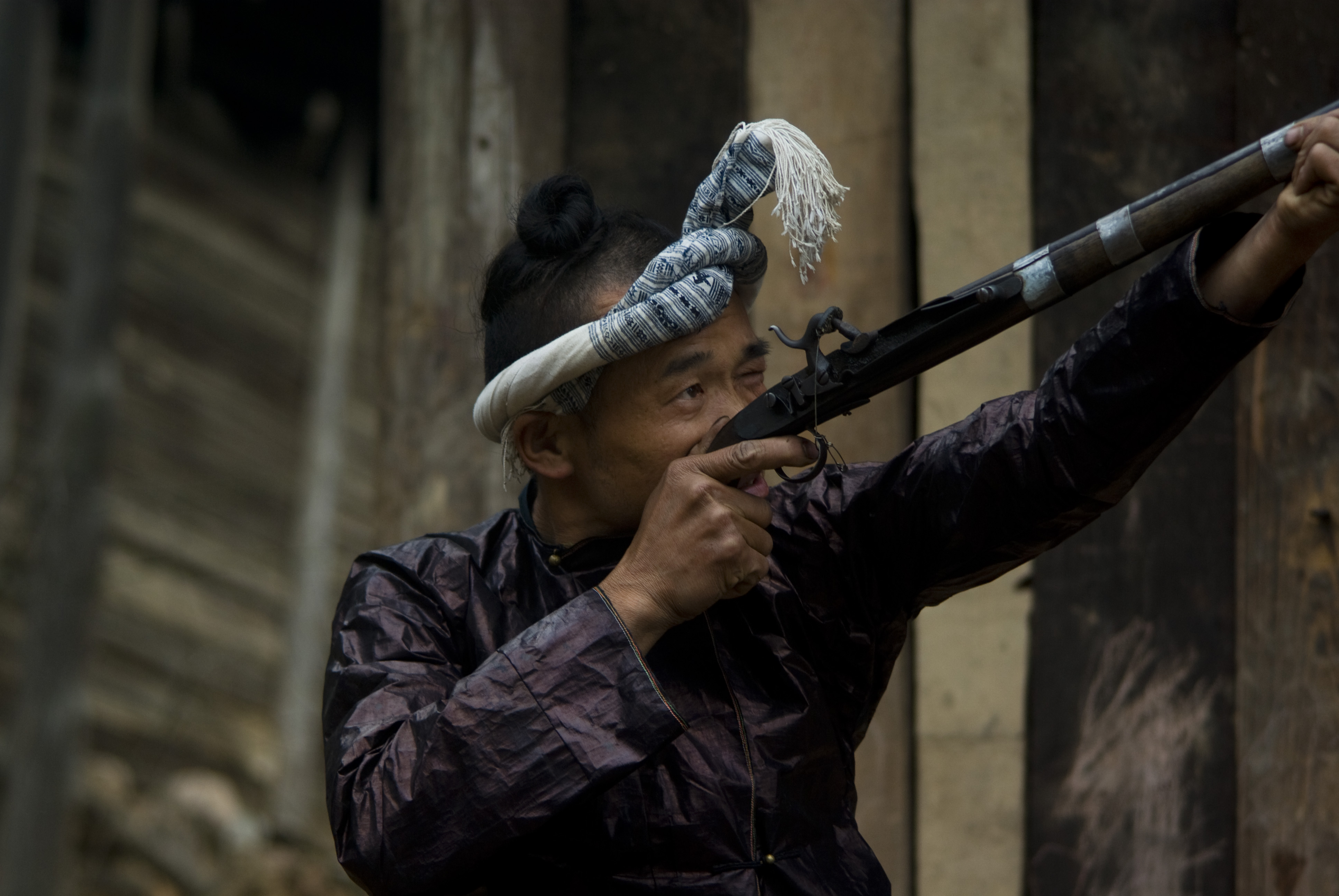 岜沙苗寨男人,岜沙苗寨男子发型