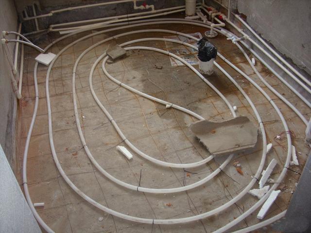 地暖如何安装不会导致地板破裂,地暖如何安装避免不循环