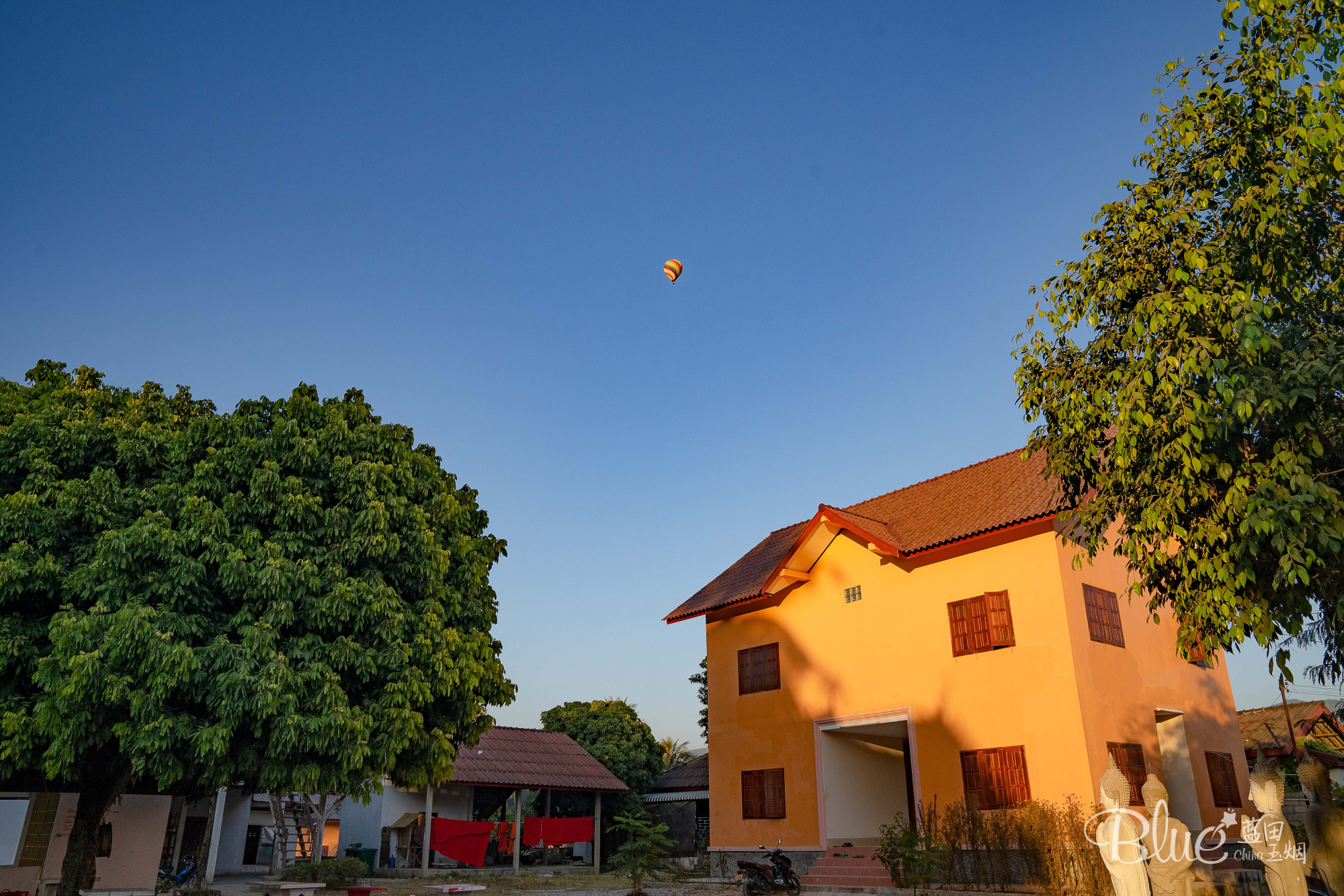 老挝旅游指南书籍,老挝旅游攻略1500字左右