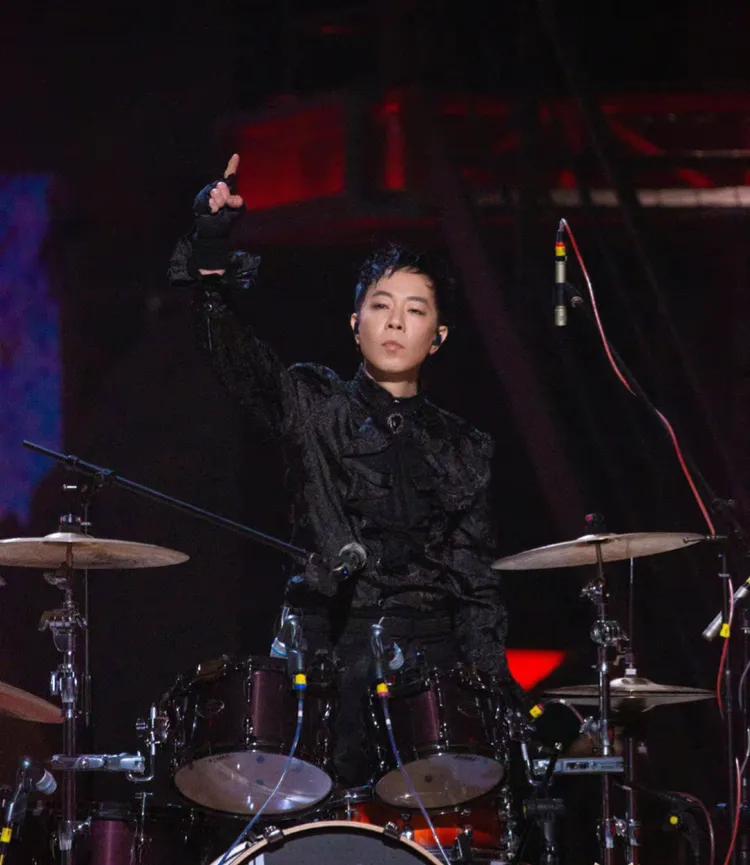 朱茵是黄贯中火的时候认识的吗,黄贯中说朱茵是他一生最大的运气