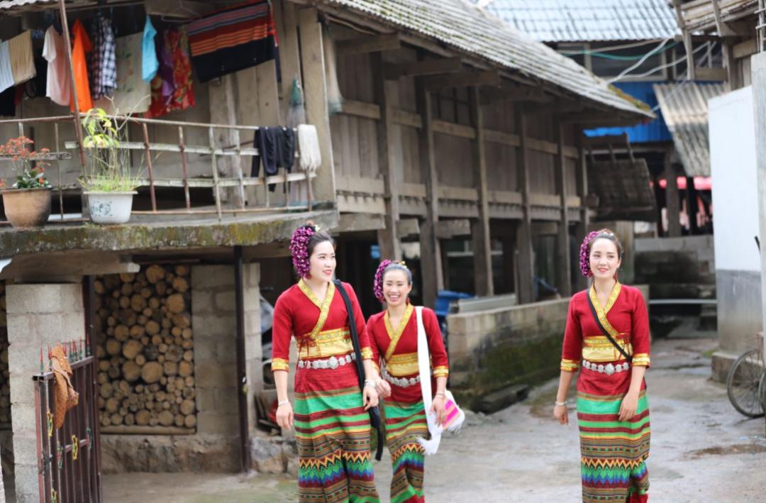 傣族的泼水节来源于神话传说,一年一度傣历泼水节