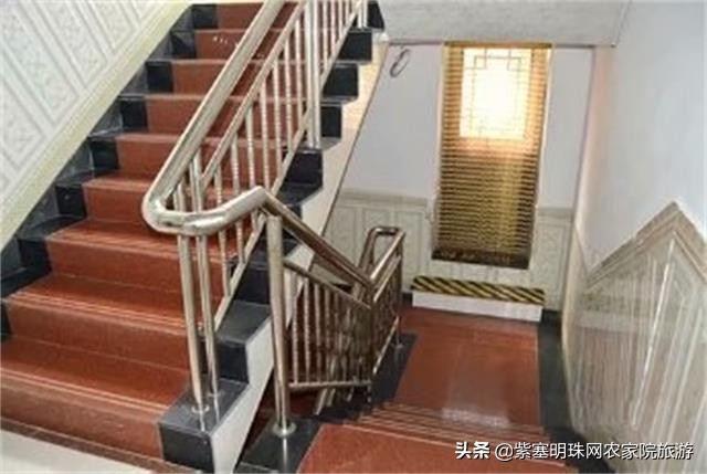 去赶海抓螃蟹海边淋雨捡贝壳,来海边抓螃蟹拾贝壳