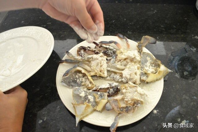 葱姜炒螃蟹虾的家常做法,炒葱姜螃蟹的家常做法