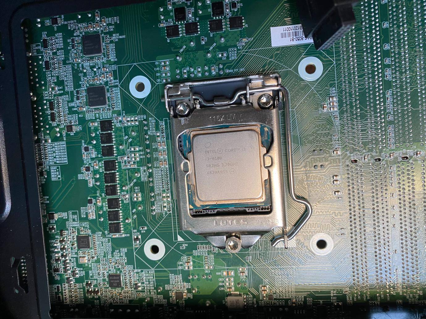 cpu可以装在任何主板上吗,cpu只要插在主板上就不用拔了吧