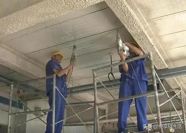 吊顶打孔怎么样才能打不到龙骨,吊顶上打孔需要注意什么