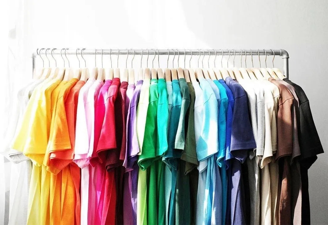 supreme白t恤有几种,15个颜色的衣服