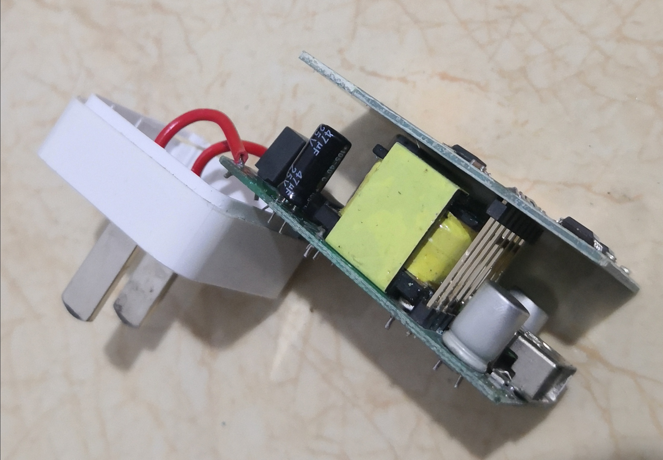 山寨也越来越舍得花成本了！拆解一个高仿的山货OPPO充电头