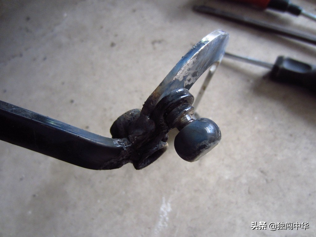 脚舒服了，鞋面也干净了---银钢悍路者300偏三轮换挡杆改前后踩