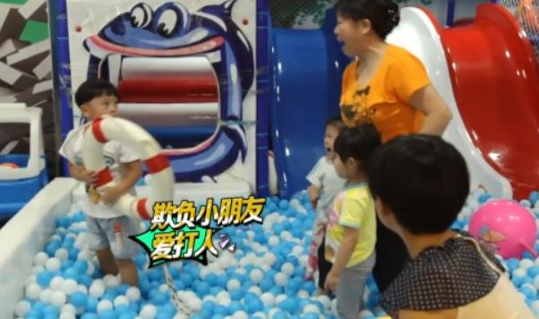 小孩克父母是迷信还是真实存在,小孩出生克父母怎么解