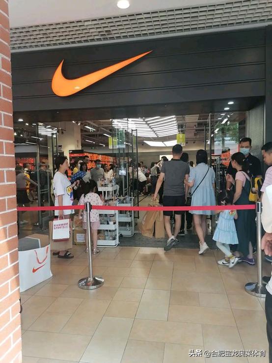 耐克阿迪达斯折扣店加盟,阿迪耐克折扣店加盟前景如何