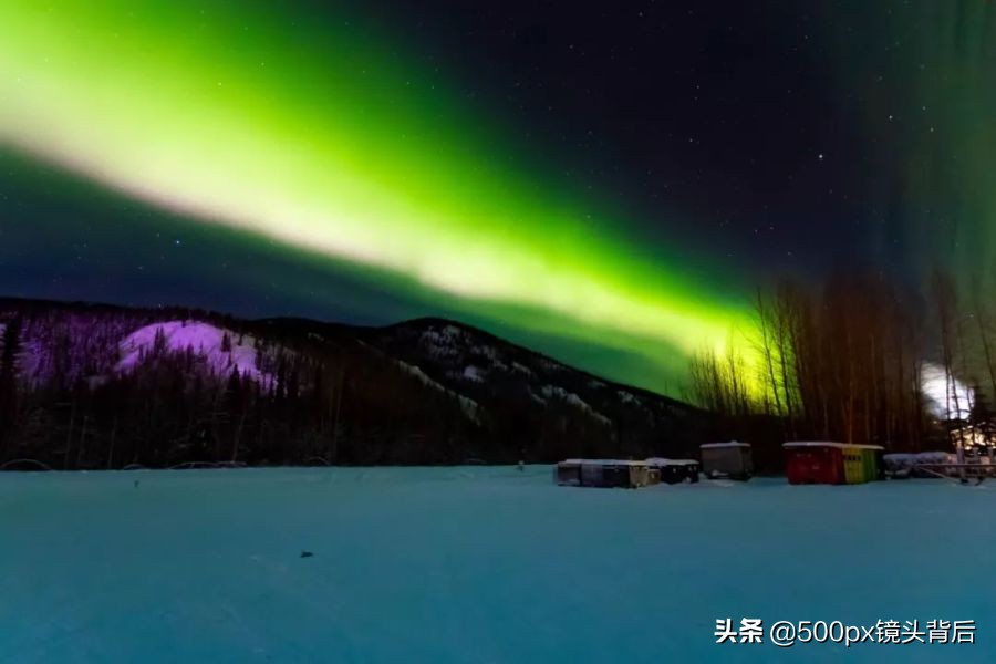 地球两极为什么会有极光,地球两极是不是一直有极光