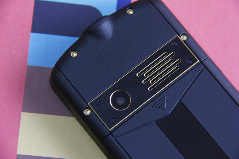 agm智能老年机,agmm5老年机怎么插卡