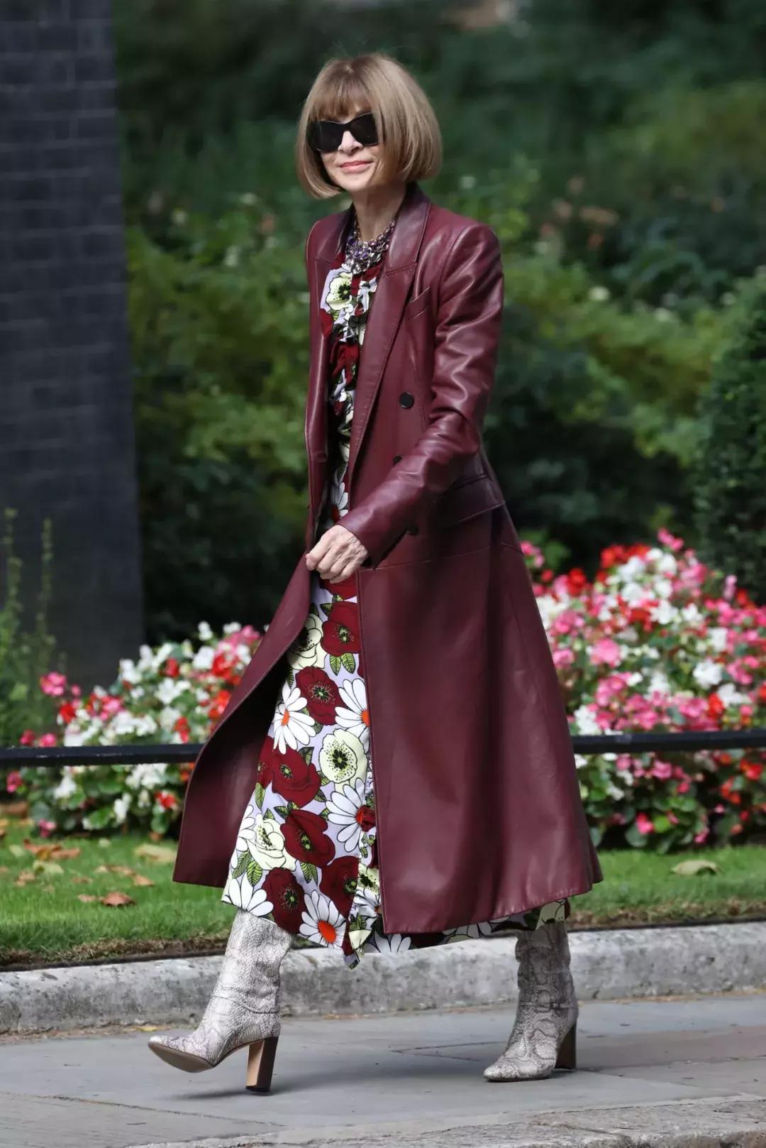 裙摆大衣怎么穿好看,大衣里面的裙子怎么穿